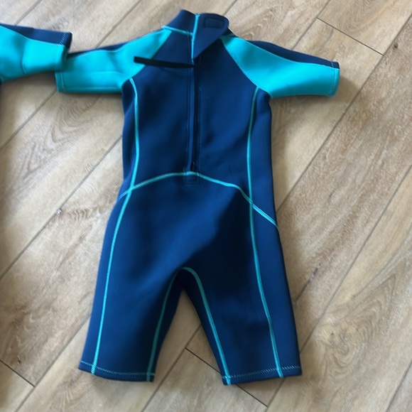 Set of 2 Size 9 - 10 Mountain Warehouse Wetsuits - Picture 6 of 7